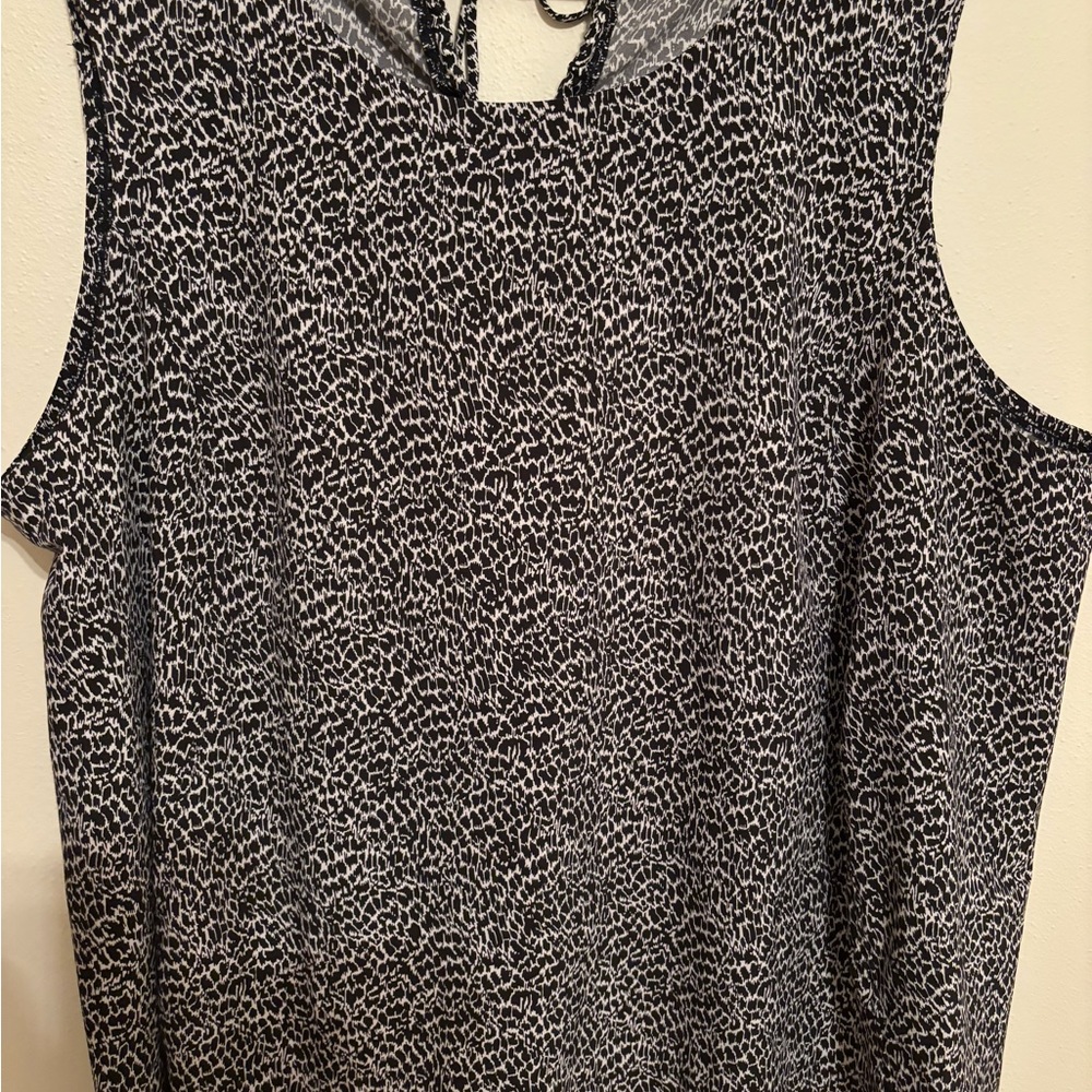 T by Talbots Black / White Sleeveless Blouse